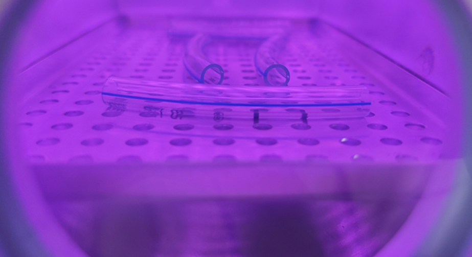 PEEK醫(yī)療導管等離子體接枝改性提升生物相容性